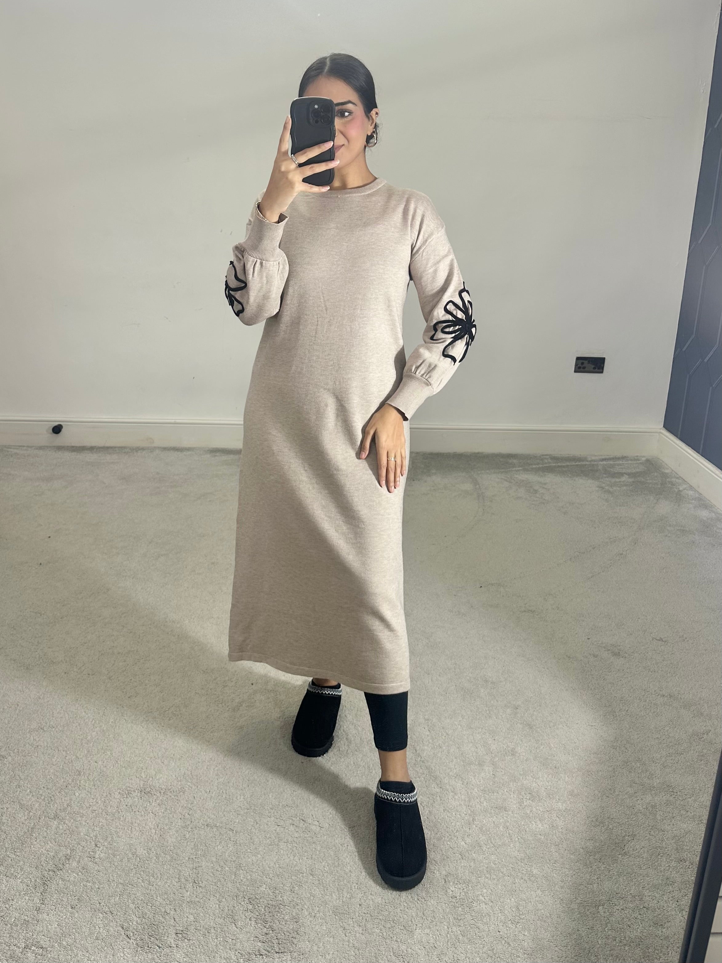 Husna Flower detail knitted dress