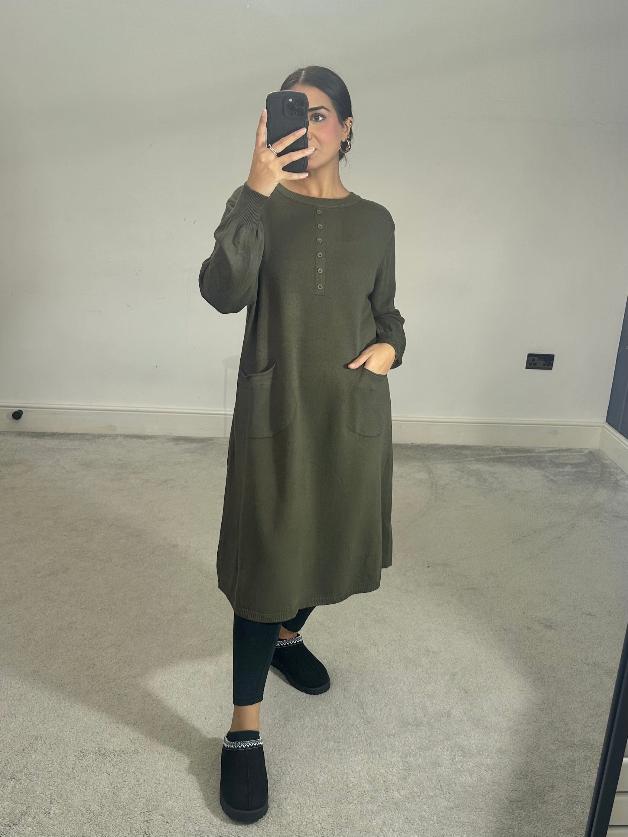 Laiba Soft knitted pocket dress