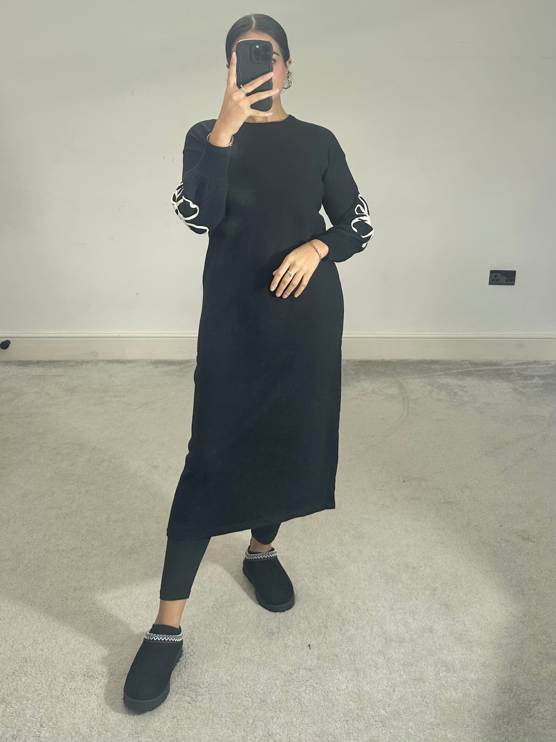 Husna Flower detail knitted dress