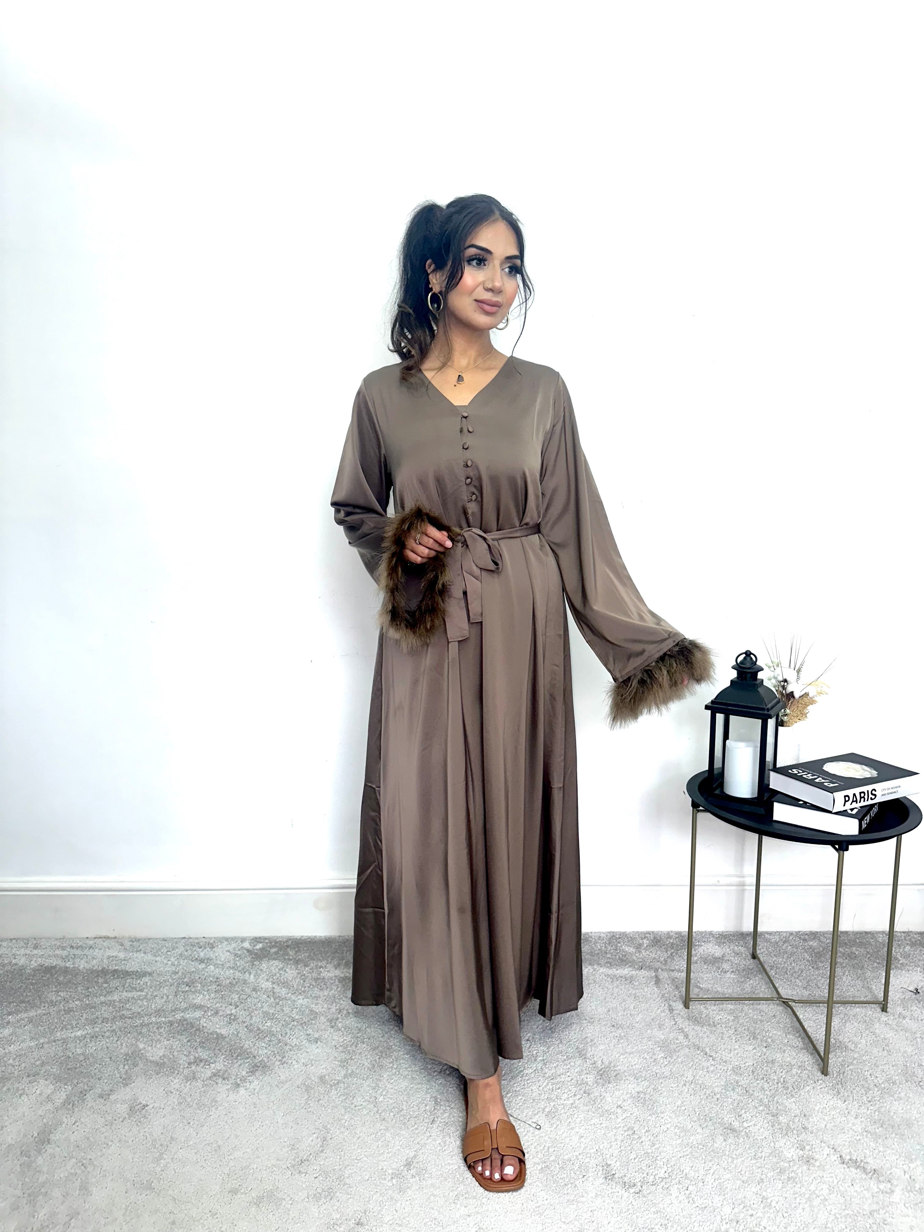 Arwa Feather Abaya