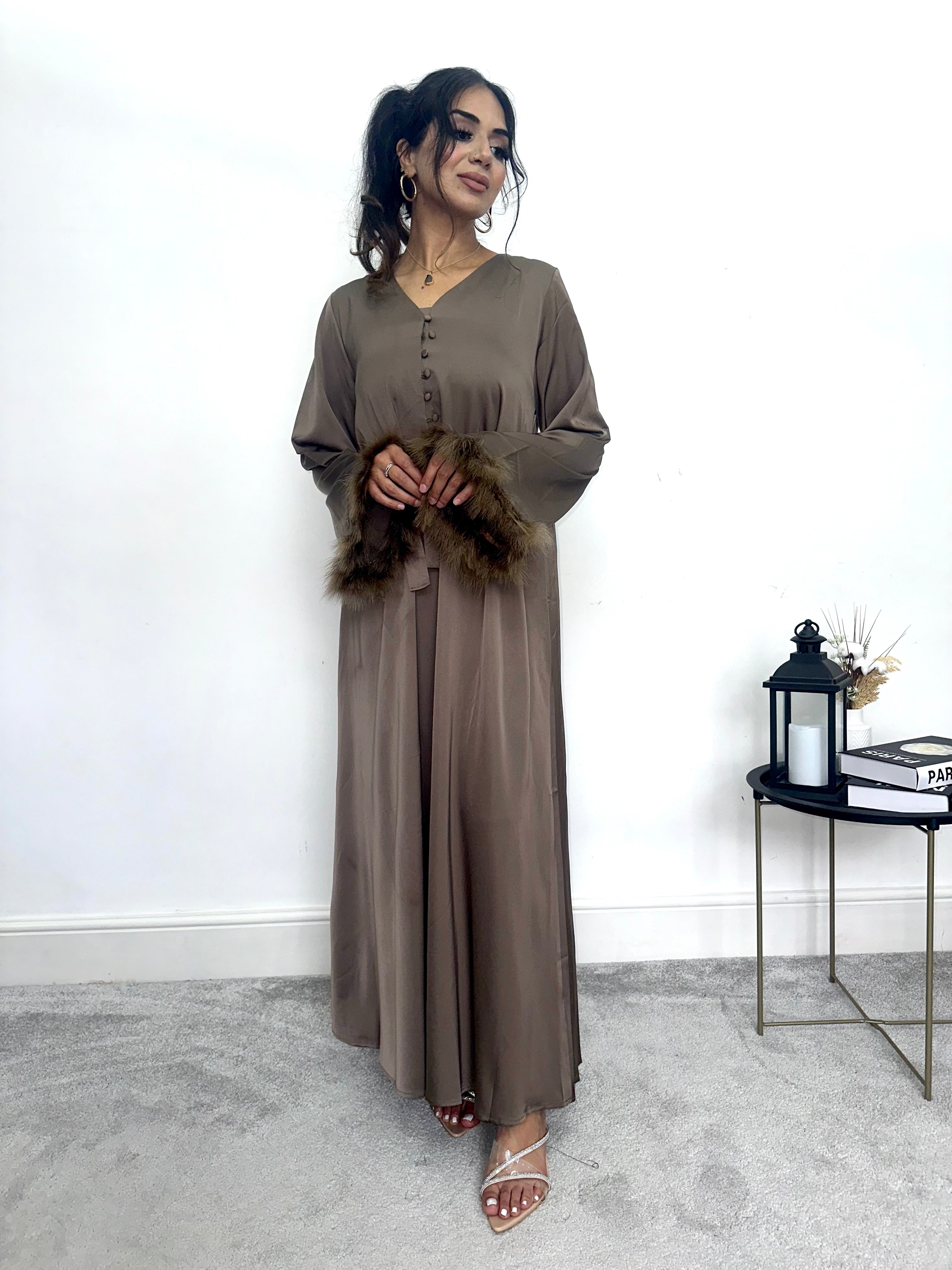 Arwa Feather Abaya